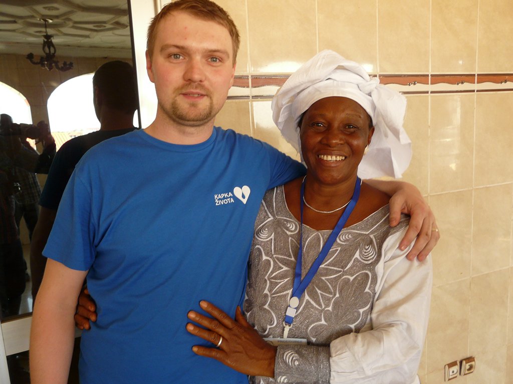 Patrik Kutaj - manažer a autor projektu Kapka života s ředitelkou Guinejské neziskové organizace PRIDE